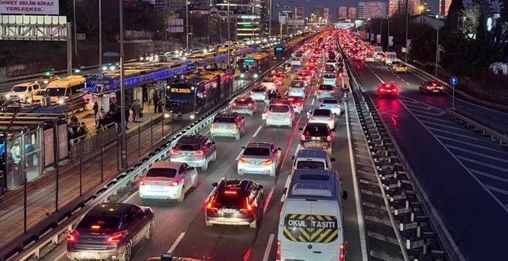 İstanbul’da trafik yoğunluğu yüzde 80’e çıktı! İşte bölge bölge son durum