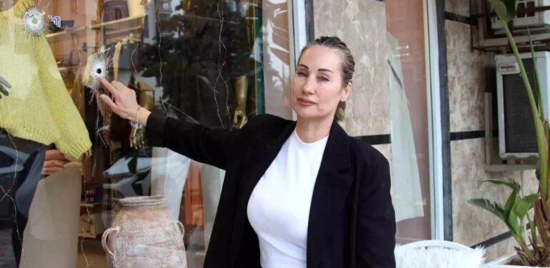 Kapalı mağazaya kurşun yağdırdılar: Esnaf kadın korku içinde