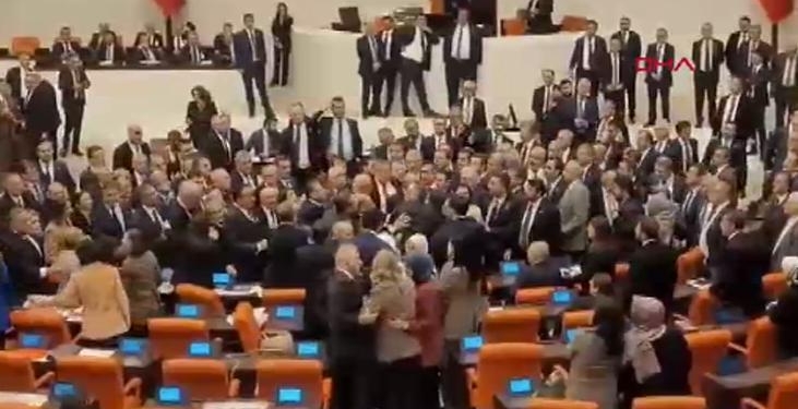 Meclis’te kavga! Milletvekilleri birbirine girdi