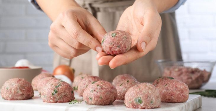 Restoran şeflerinin sır gibi sakladığı köfte formülü! Pişerken ne çatlıyor ne dağılıyor
