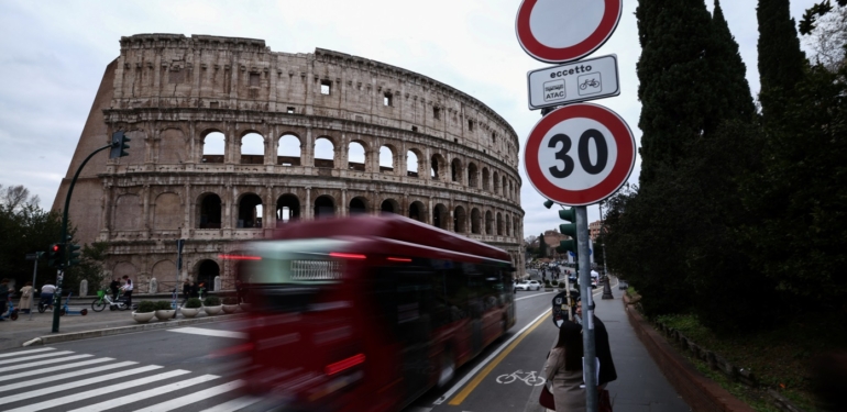 Roma şehir merkezinde araçlara hız sınırı
