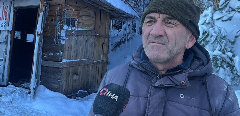 Sabah fabrikada, akşam karlı dağda! 10 metrekarelik kulübede yaşıyor: Kimi zaman bedava oluyor