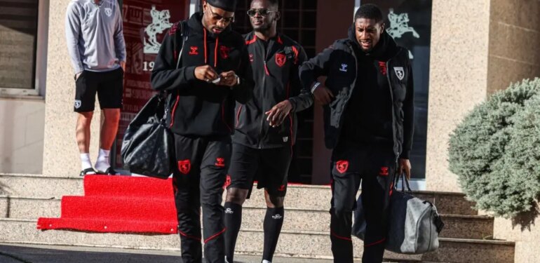 Samsunspor, Fenerbahçe karşılaşması için Adana’ya hareket etti