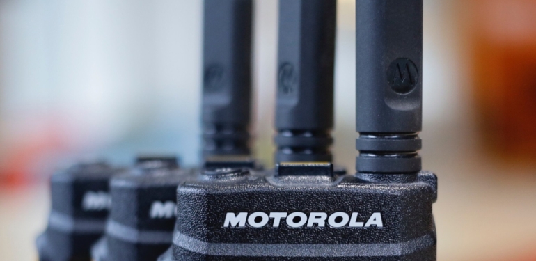 Şaşırtıcı Motorola sızıntısı: Kitap gibi katlanan telefon geliyor