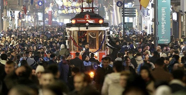 Sayıları 100 bini aşarak rekor kırdı! Aklını Oynatanlar, Kıtlama Şekerle Çay İçmeyi Sevenler, Yeşil Sırtlılar