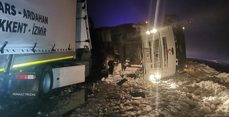 Sivas’ta zincirleme facia! Otobüs, tır, kamyon ve otomobil birbirine girdi