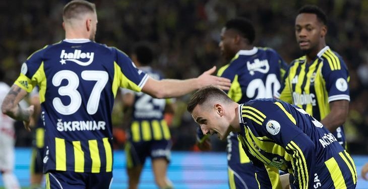 SON DAKİKA | Süper Kupa’da Fenerbahçe, Samsunspor’u 2 golle geçti! Adını finale yazdırdı