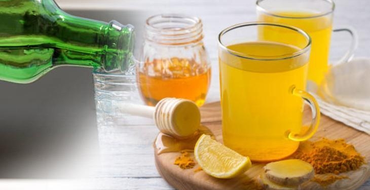 Yaz kış içiliyor! Zencefilli ballı ve limonlu leziz soda böyle yapılıyormuş