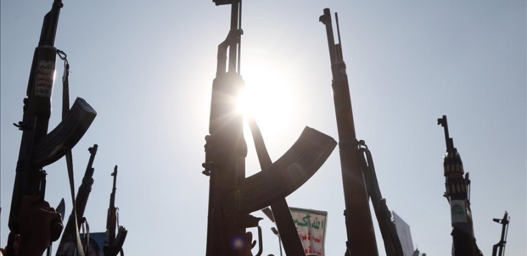 Yemen’de askeri tugaya hava saldırısı