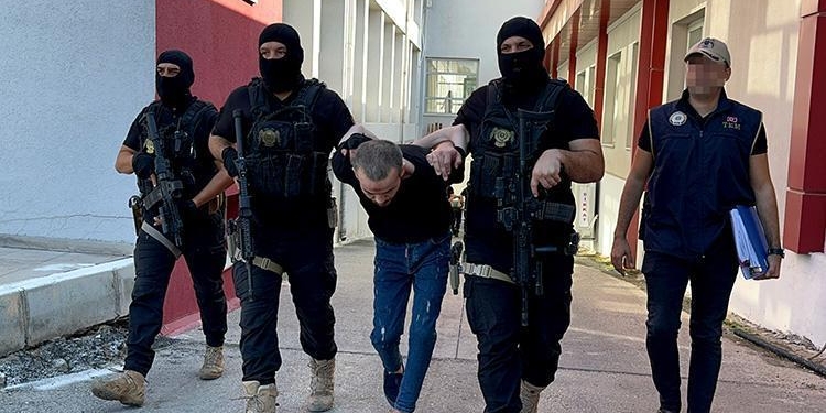 Adana’da terör örgütü El Kaide üyesi 2 kardeş hakkındaki hüküm istinafça bozuldu