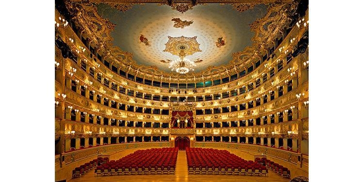 Ahmet Ertuğ’un fotoğraf sergisi “Beyond the Vanishing Point” Venedik’te