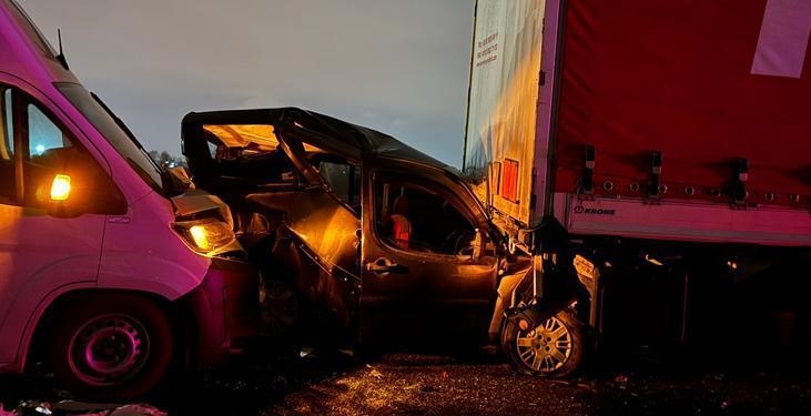 Anadolu Otoyolu’nda zincirleme kaza: 16 araç birbirine girdi; yaralılar var