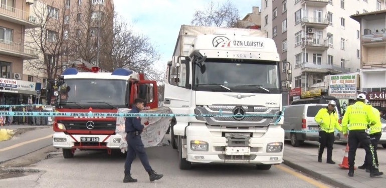 Ankara Cebeci Tren İstasyonu önünde feci kaza: 76 yaşındaki kadın TIR’ın altında kaldı