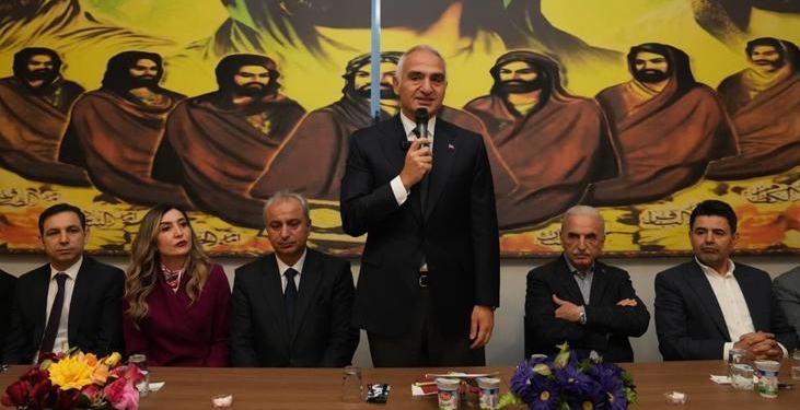 Bakan Ersoy Alevi-Bektaşi dedeleri ve canlarla Hızır Lokması’nda buluştu