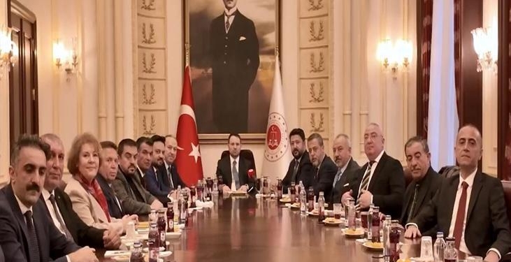 Bakan Gürlek, Nevşehir Valisi Ali Fidan ve beraberindeki heyeti ile görüştü