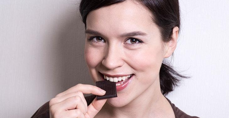 Bitter çikolata yaşlanmayı yavaşlatıyor! “Daha çok çikolata yiyin” mesajı doğru mu?