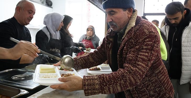Bu köyde iftar vakti evde yemek yasak! Muhtarın kararını 5 yıldır ‘birlikte’ uyguluyorlar