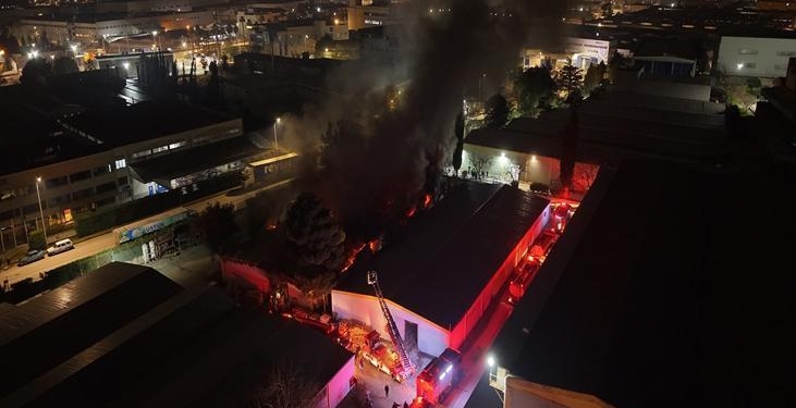 Bursa’da korkutan yangın! Tekstil fabrikası alevlere teslim