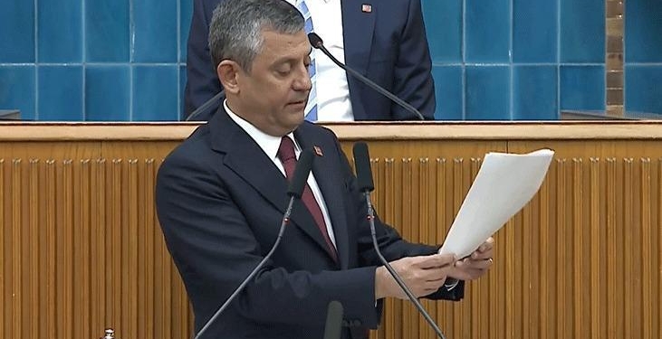 CHP’de Keçiören depremi! Özgür Özel mesajları Meclis kürsüsünde okudu: Küfür değil kişilik tespiti