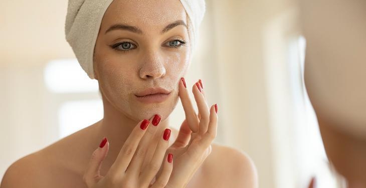 Cildi ay gibi parlatıyor! 10 dakikada ev yapımı maske