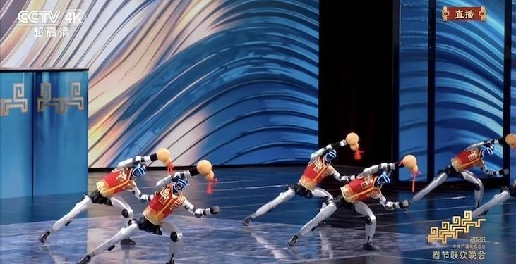 Çin’de insansı robotların Kung Fu şovu açılış gecesine damga vurdu