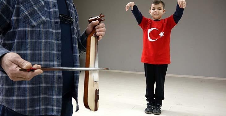 Cumhurbaşkanı Erdoğan sahnede onu izledi, Emine Erdoğan yanına çağırdı! Talha’nın horonu geceye damga vurdu