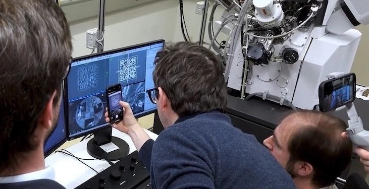 Dünyanın en küçük QR kodu ile Guinness rekoru kırıldı