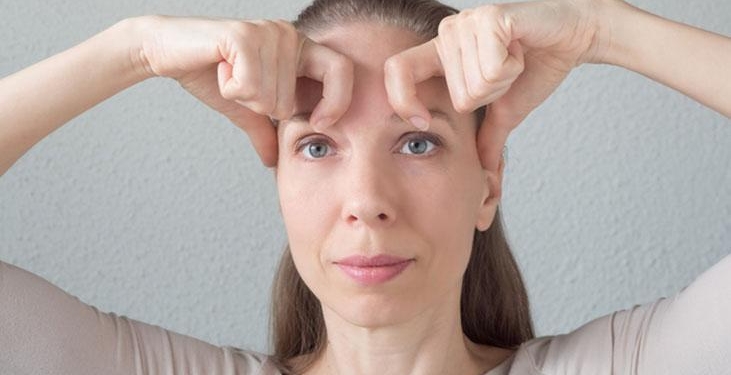 Düşük göz kapaklarından eser yok! Kasları canlandırıyor