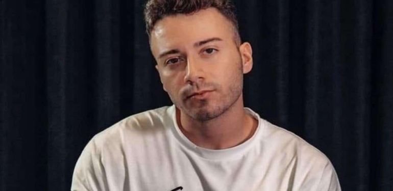 Enes Batur, İstanbul Havalimanı’nda gözaltına alındı!