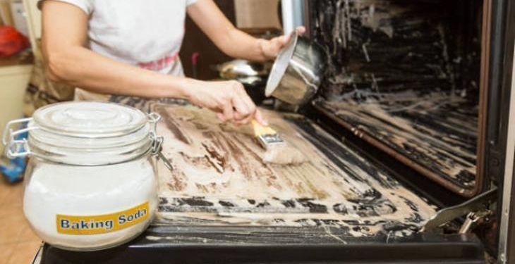 Fırını temizliyor! Kabartma tozunu keke değil sirkeye koyun: 12 saate yenileniyor