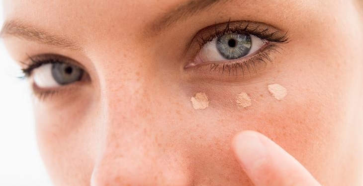 Göz altı morluklarına birebir! Göz çevresi kremi yapmak bu kadar basit