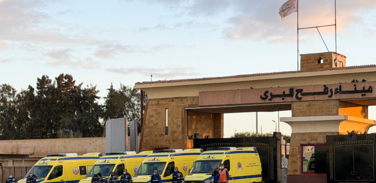 İsrail’in son saldırısında 21 Filistinli hayatını kaybetti. Sınır kapısında suya bile izin verilmiyor