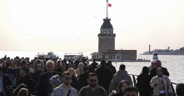 İstanbul’da şubat sürprizi! Termometre 23’ü gösterdi, kış günü denize girdiler