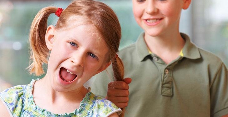 Kardeş kıskançlığı doğal bir süreç! Sağlıklı yönetilmesi ebeveynin elinde