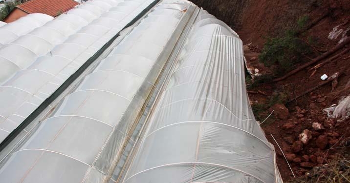 Kumluca’da afet bitmiyor! Sel ve hortumun ardından şimdi de heyelan