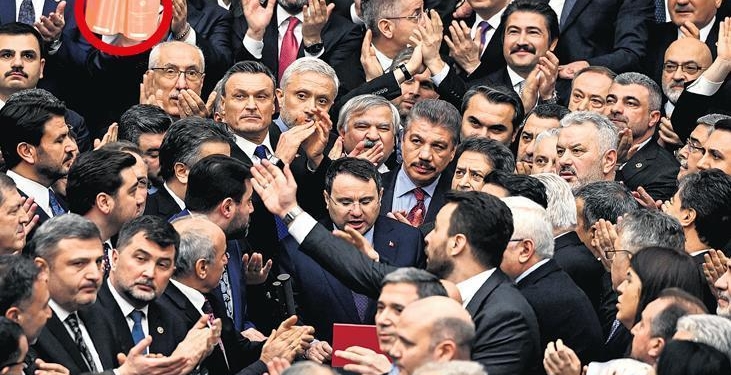 Meclis’te kavgalı yemin