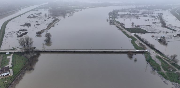 Meriç’te sel riski arttı. Batı Trakya’da kırmızı alarm ilan edildi