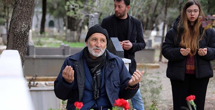 Oğlu, hamile gelini ve 2 torununu depremde kaybeden baba: Mezarlık evimiz oldu