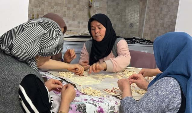 Ramazan için imece mesaisi! Çorum’da komşular bir araya geldi, iftarlıklar birlikte hazırlandı