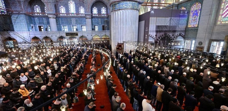 Ramazanın ilk cumasında camiler doldu taştı