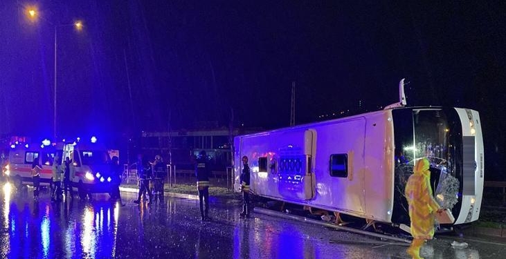 Samsun’da feci kaza! Yolcu otobüsü devrildi: 6 yaralı