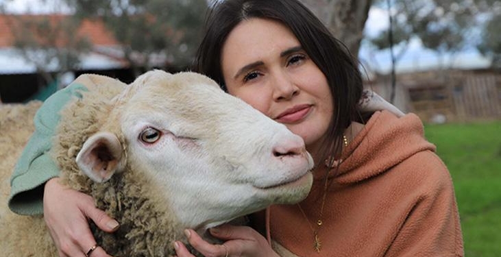 Sıra dışı yatırım: 2 senedir elime geçen her para ile inek, dana, koyun alıyorum