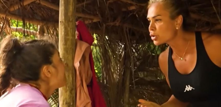 Son dakika… Survivor’da gergin anlar! Nagihan, Seren Ay’a saldırdı