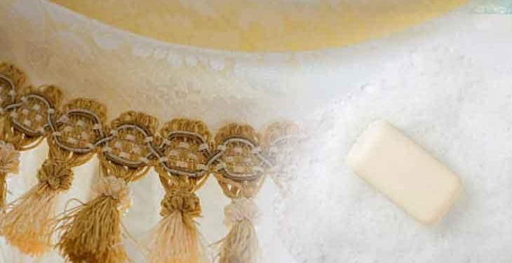 Stor perdeyi tertemiz yapıyormuş! Alırken belli oluyor: Su ve sabun yeterli