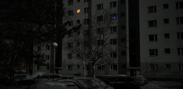 Stuttgart’ta büyük elektrik kesintisi, trafik lambaları söndü, kavşaklar tıkandı