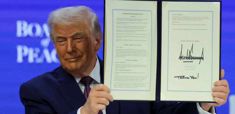 Trump’tan İran’la ticaret yapan ülkelere ikinci ek vergi